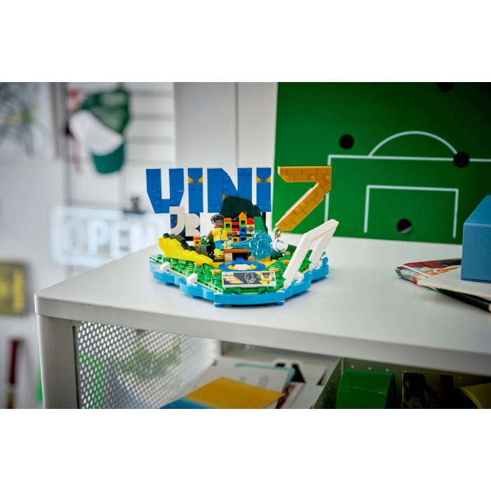 Конструктор LEGO Editions Vini Jr. - Football Highlights (43027)
